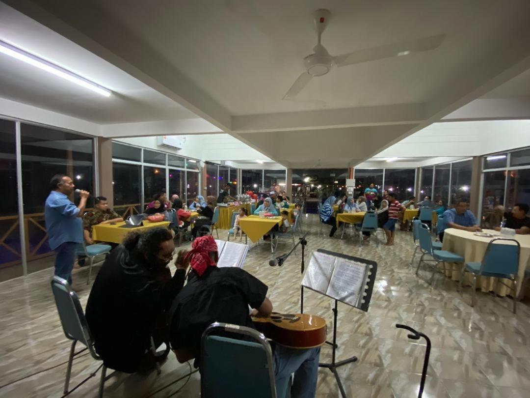 Tamteh Homestay Ayer Hitam Exterior photo