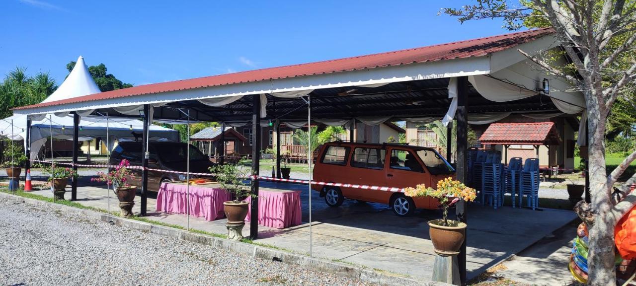 Tamteh Homestay Ayer Hitam Exterior photo