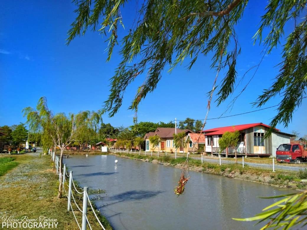 Tamteh Homestay Ayer Hitam Exterior photo