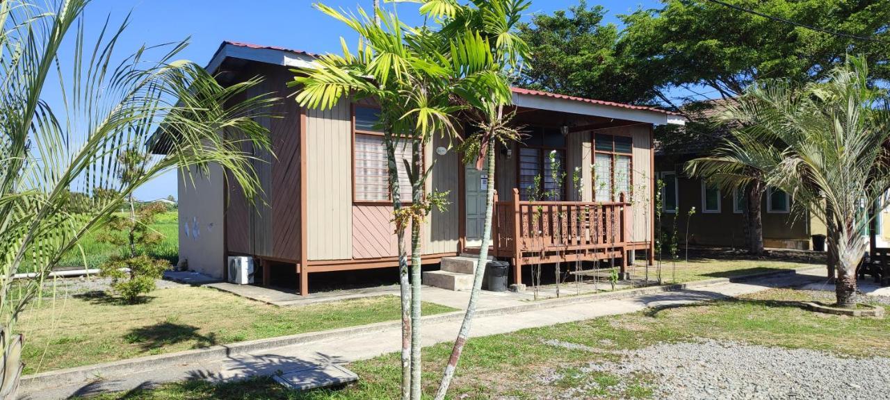 Tamteh Homestay Ayer Hitam Exterior photo