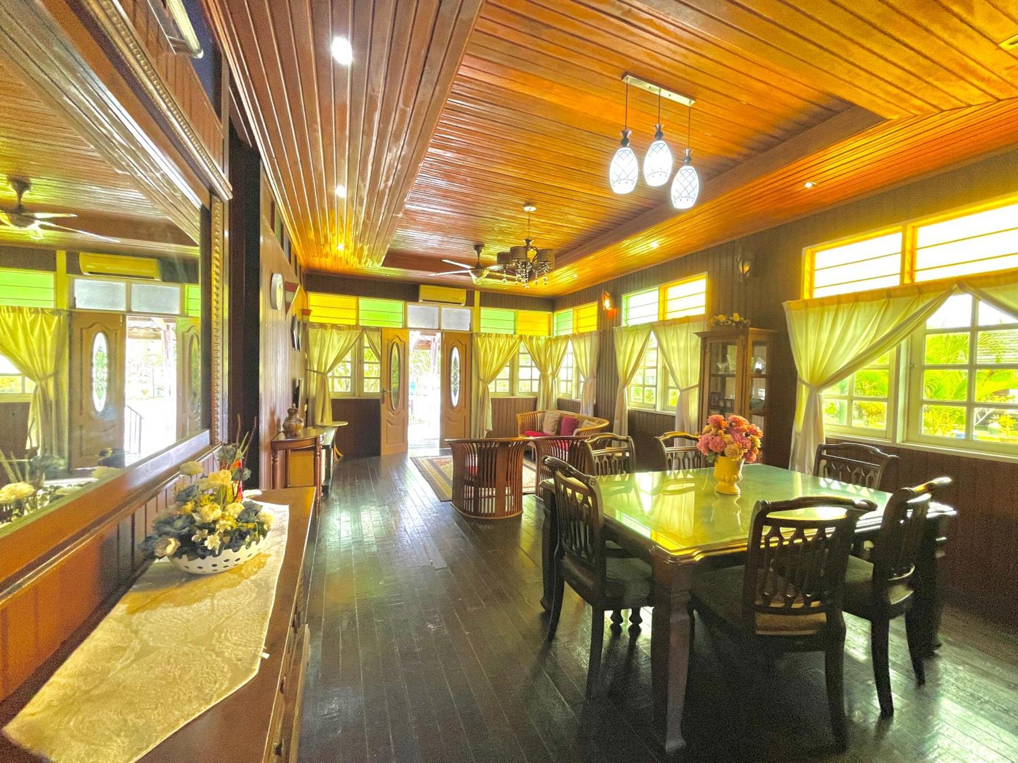 Tamteh Homestay Ayer Hitam Exterior photo