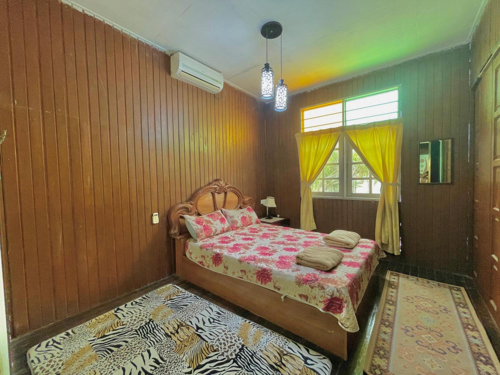 Tamteh Homestay Ayer Hitam Exterior photo